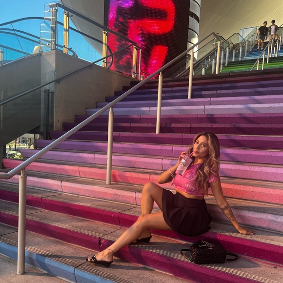 MEET YOUR POSHER - Picture 6 of 13